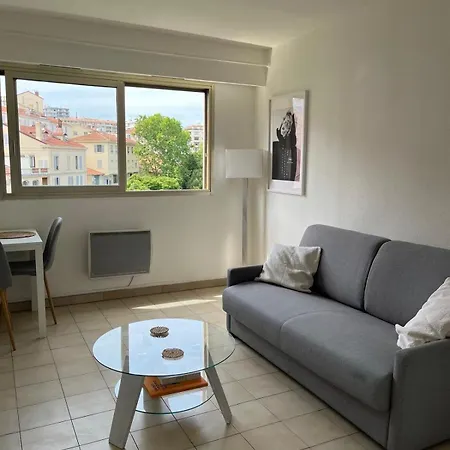 A 3-minute Walk From La Croisette